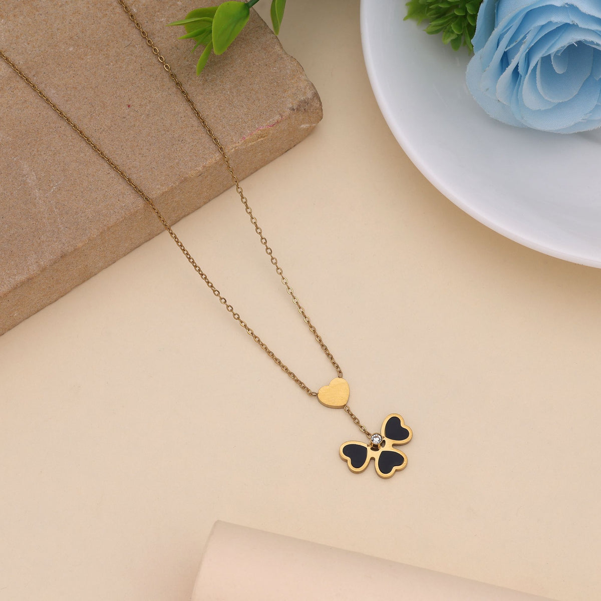 Seraphic Heart Pendant Necklace